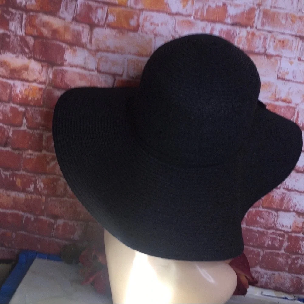 Elegant Black Wide-Brimmed Straw Beach Hat